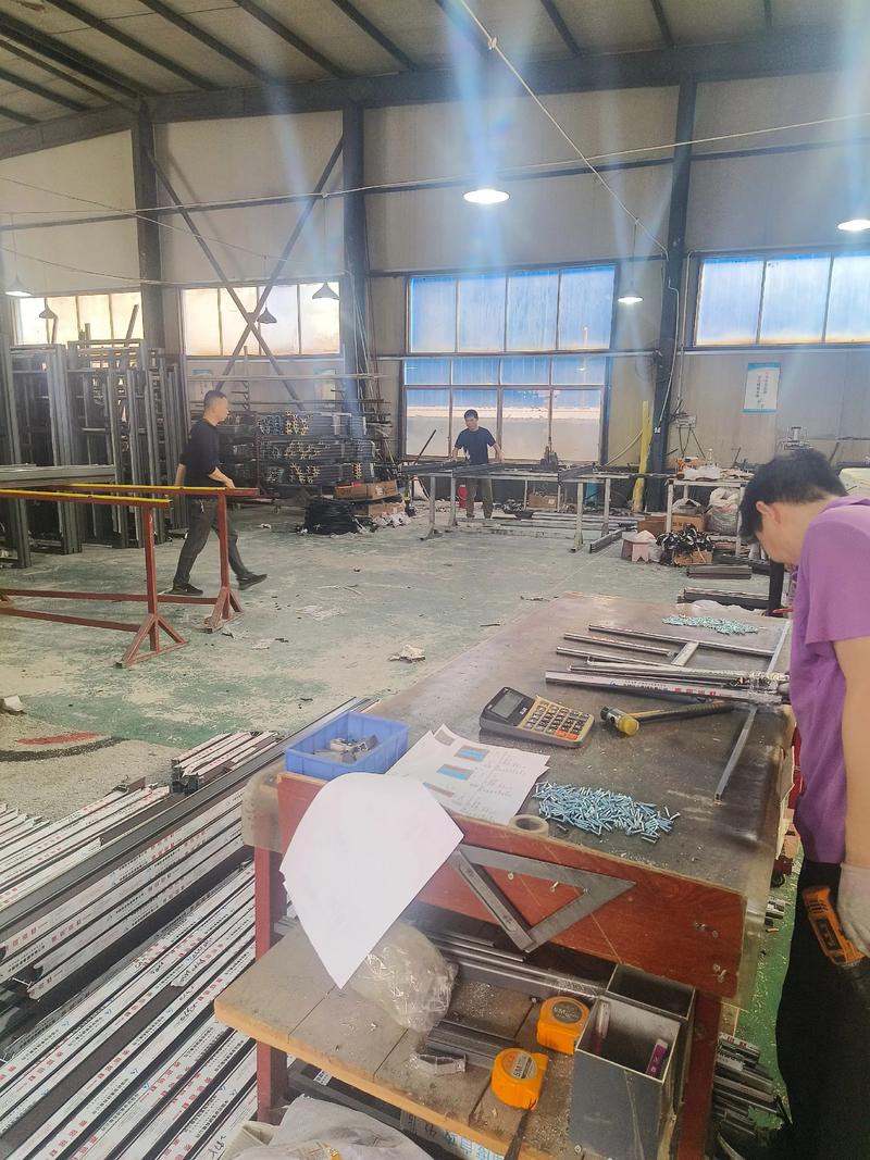 鋁合金門窗設計與制造 忙碌而充實的一天